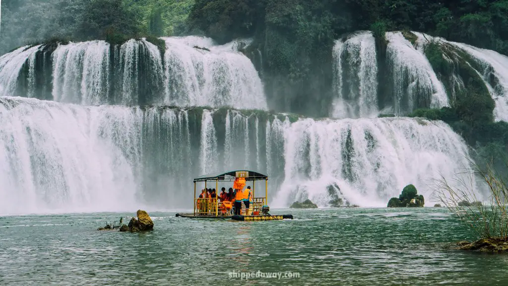 Bamboo raft ride at Ban Gioc waterfall