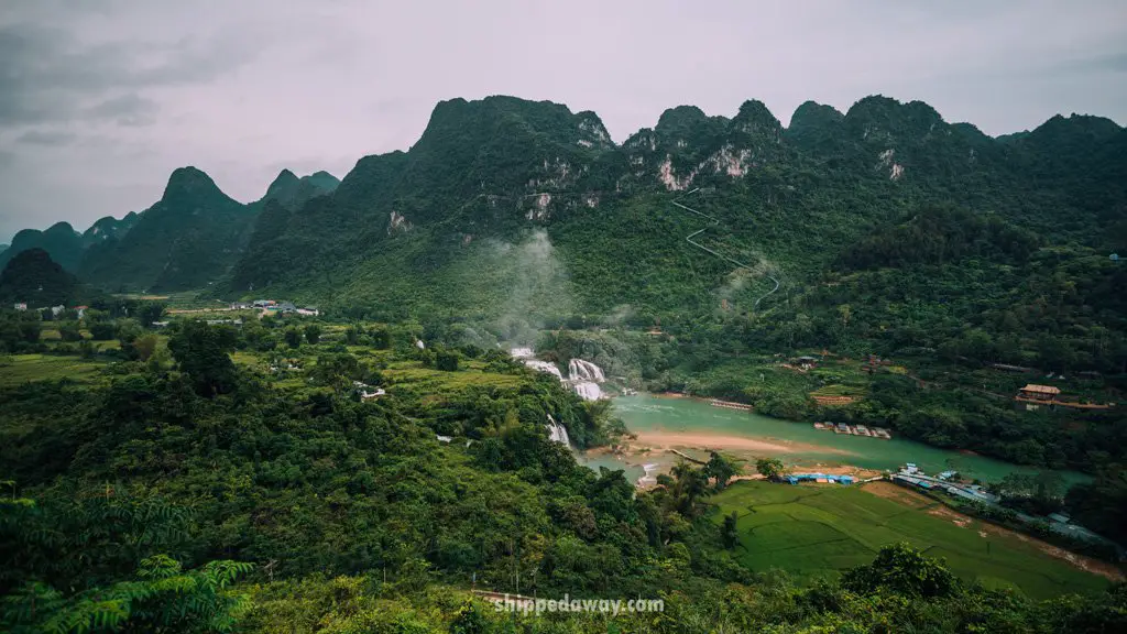 The view of Ban Gioc waterfall from Phat Tich Truc Lam Ban Gioc Pagoda