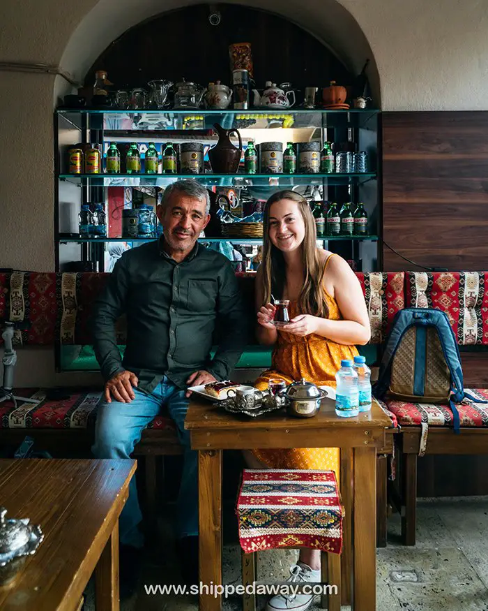 Arijana Tkalčec with local cafe owner in Izmir, Turkey