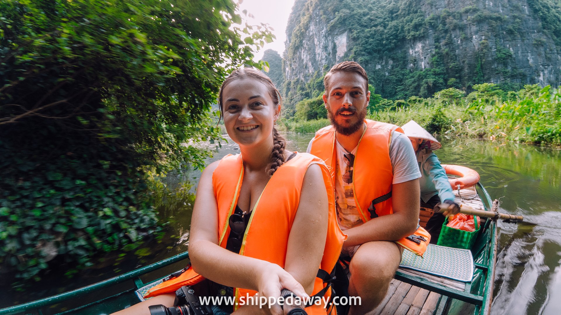 Arijana and Matej on the Trang An boat ride in Ninh Binh, Vietnam