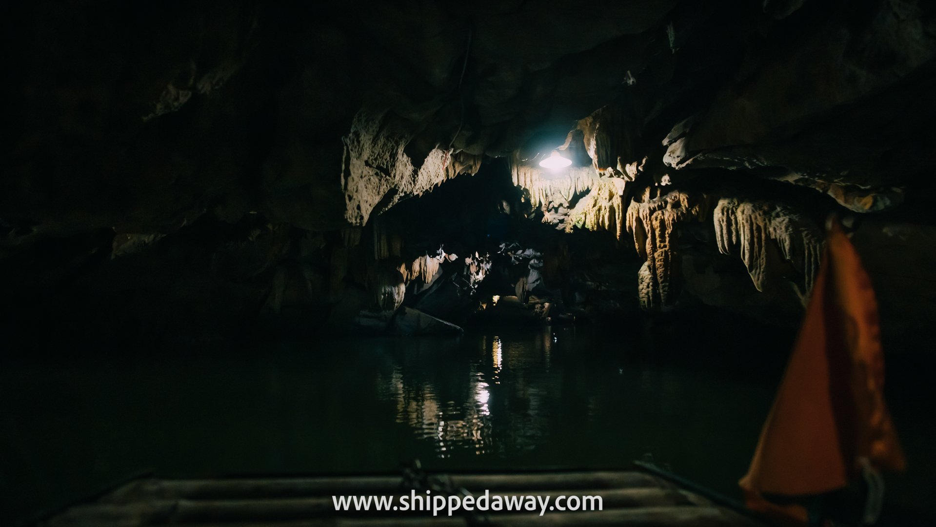 Inside the 1km long Dot Cave at the Trang An boat ride in Ninh Binh, Vietnam