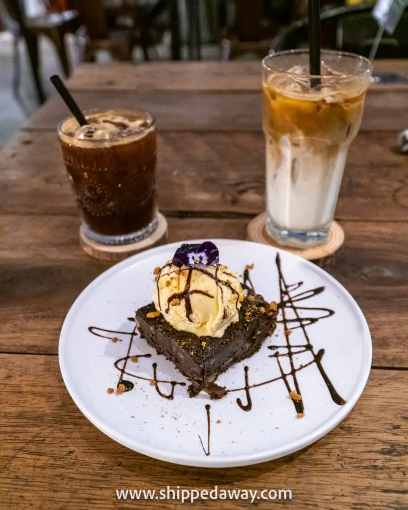 Coffee and dessert at The Stolen Cup in Melaka, Malaysia