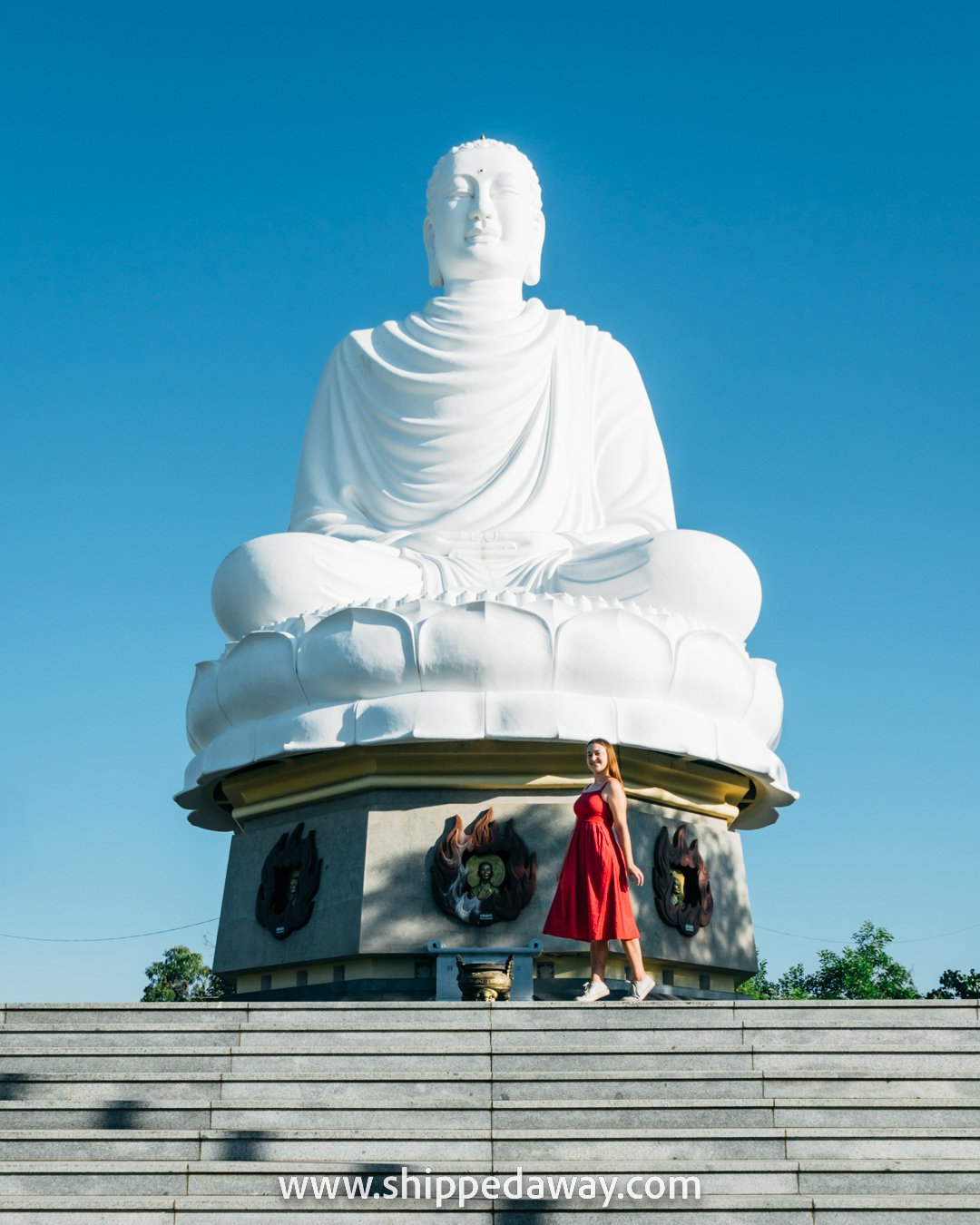 Arijana Tkalcec in front of the huge sitting Buddha statue at Long Son Pagoda, Nha Trang, Vietnam