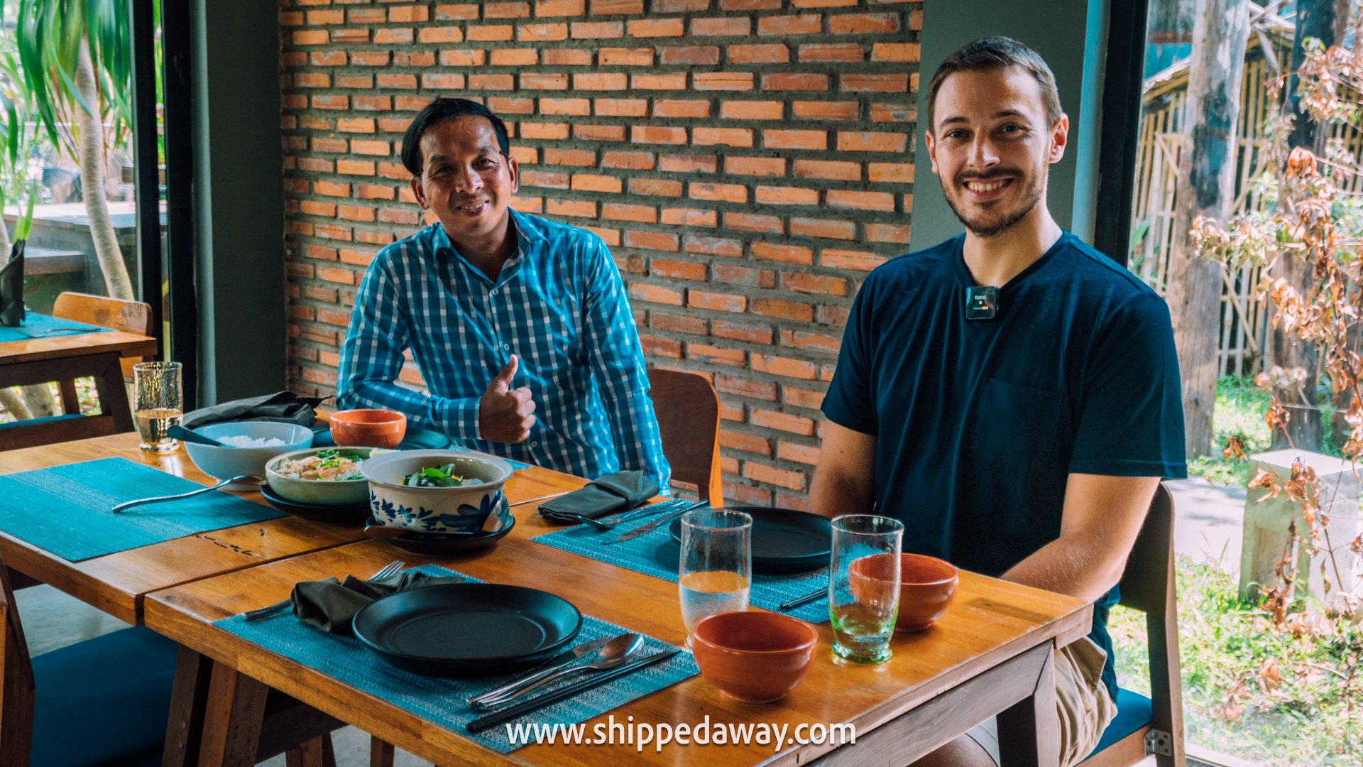 Eating vegetarian at Banlle Vegetarian Restaurant in Siem Reap