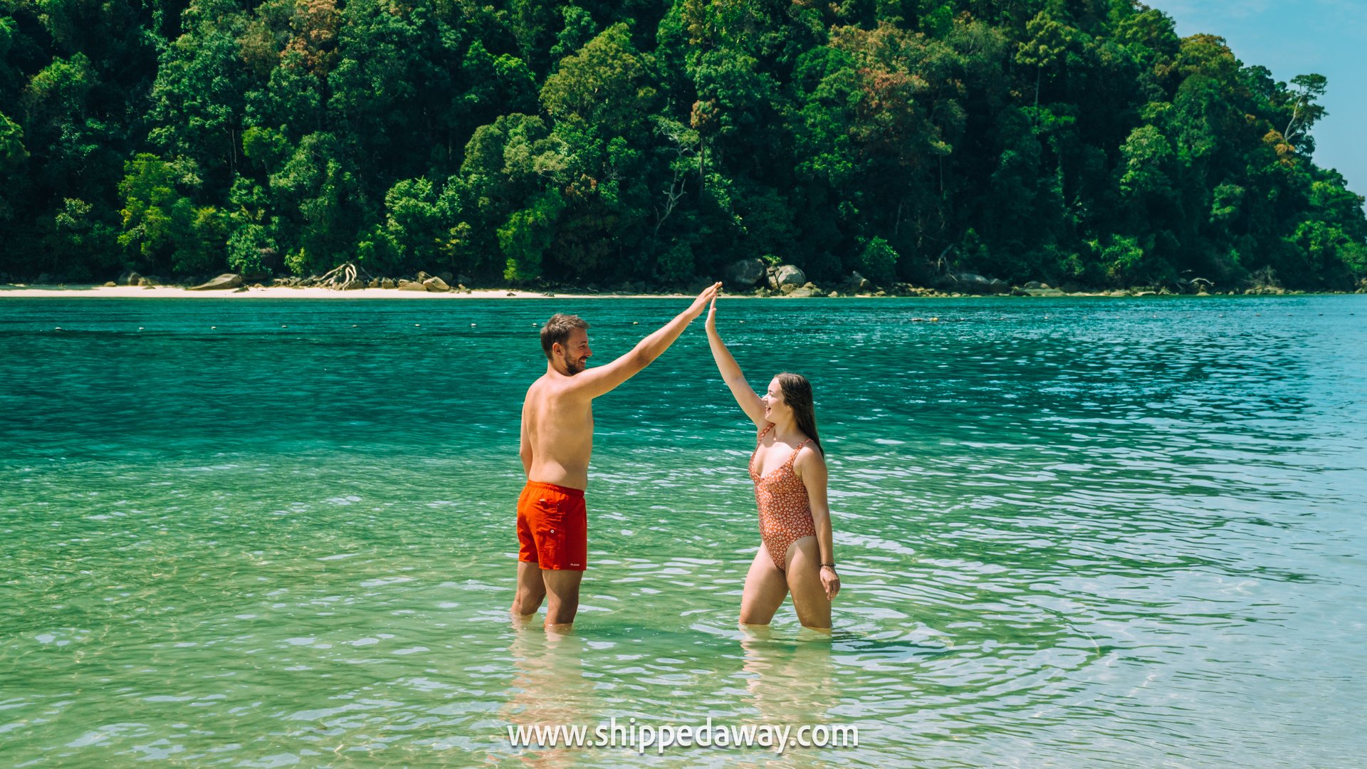 Couple highfiving in Chong Kat Bay, Surin Islands