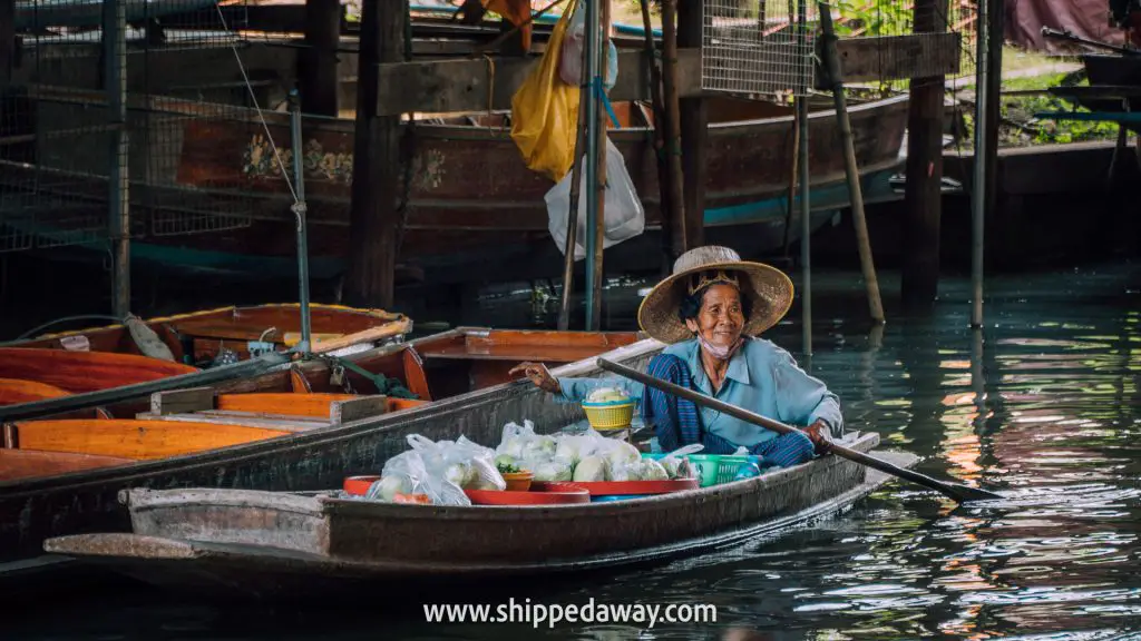 Damnoen Saduak Floating Market in Thailand - most popular floating market near Bangkok - Guide & Review