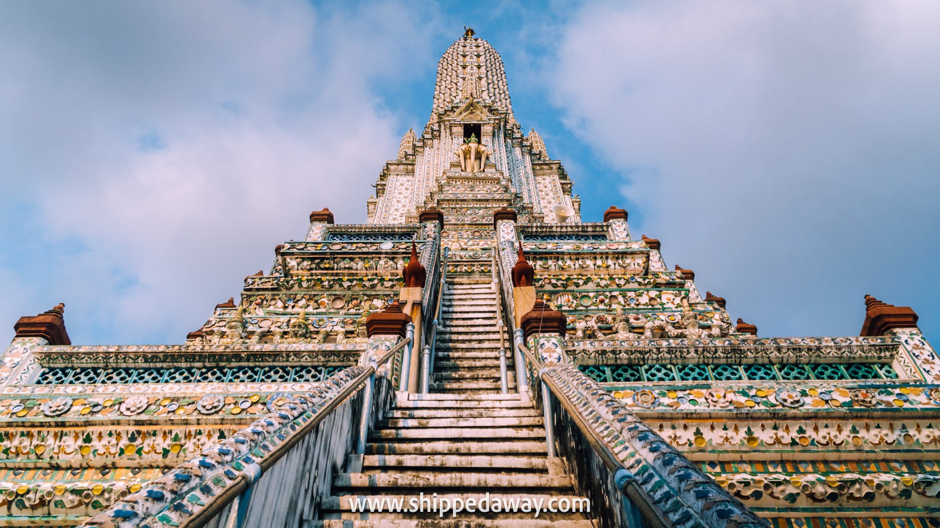 Wat Arun temple in Bangkok Thailand, best temples to visit in bangkok, bangkok temples guide