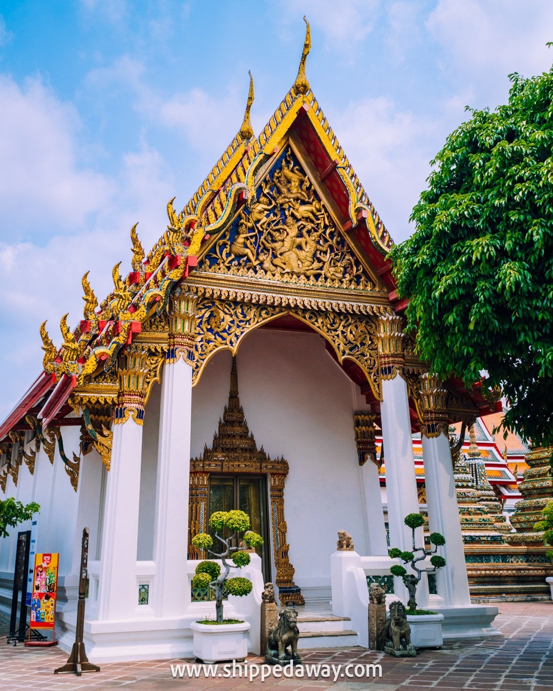 Our experience at Wat Pho’s Reclining Buddha & tips - Details and architecture of Wat Pho temple in Bangkok, Thailand