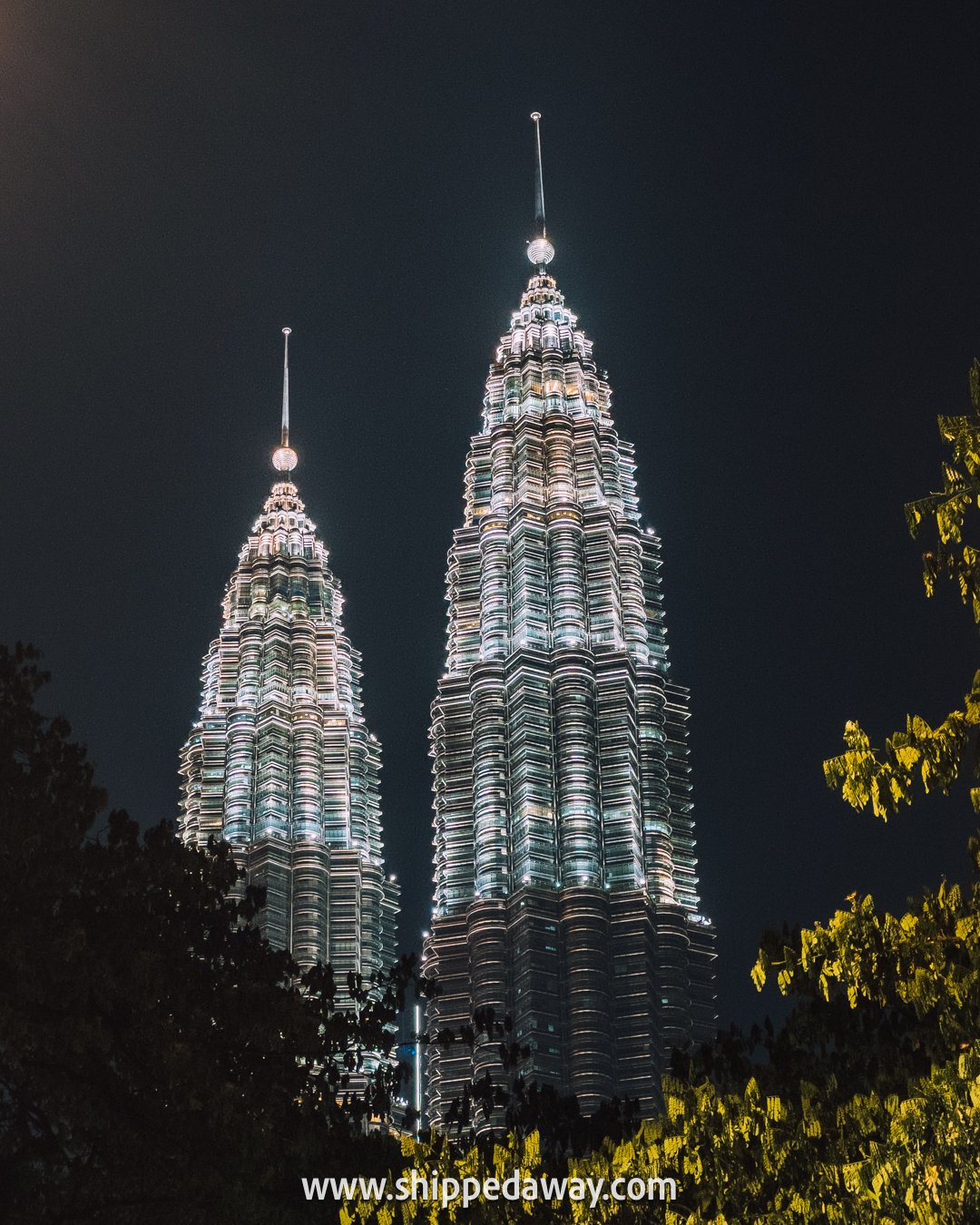 Petronas Twin Towers, a top attraction to visit in Kuala Lumpur, Malaysia