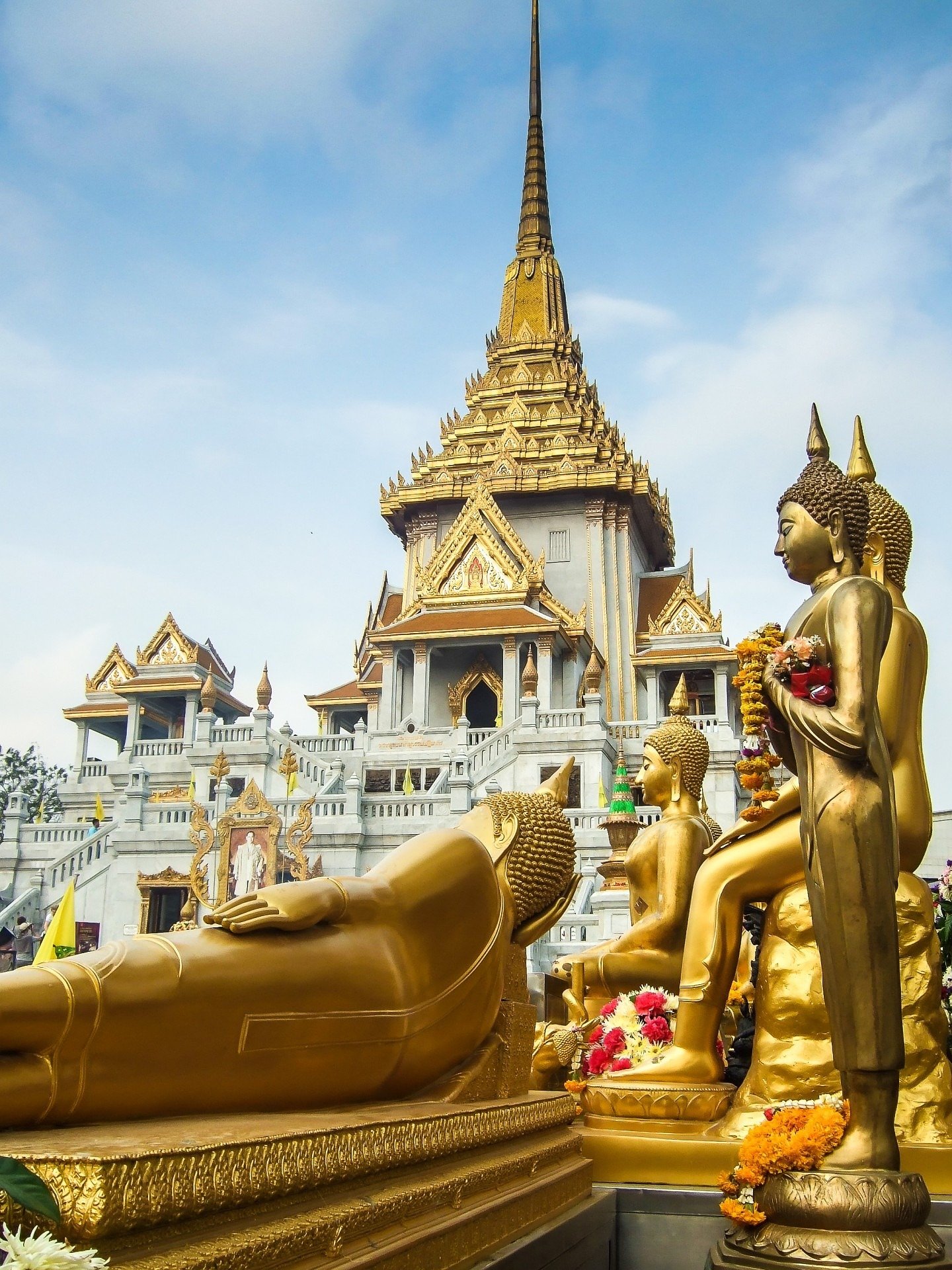 Wat Traimit Bangkok, must visit temples in bangkok