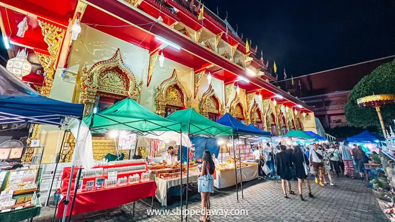 Discover the bustling atmosphere of the Chiang Mai Sunday Night Market at Tha Pae Walking Street. Plan your visit with our insightful guide.