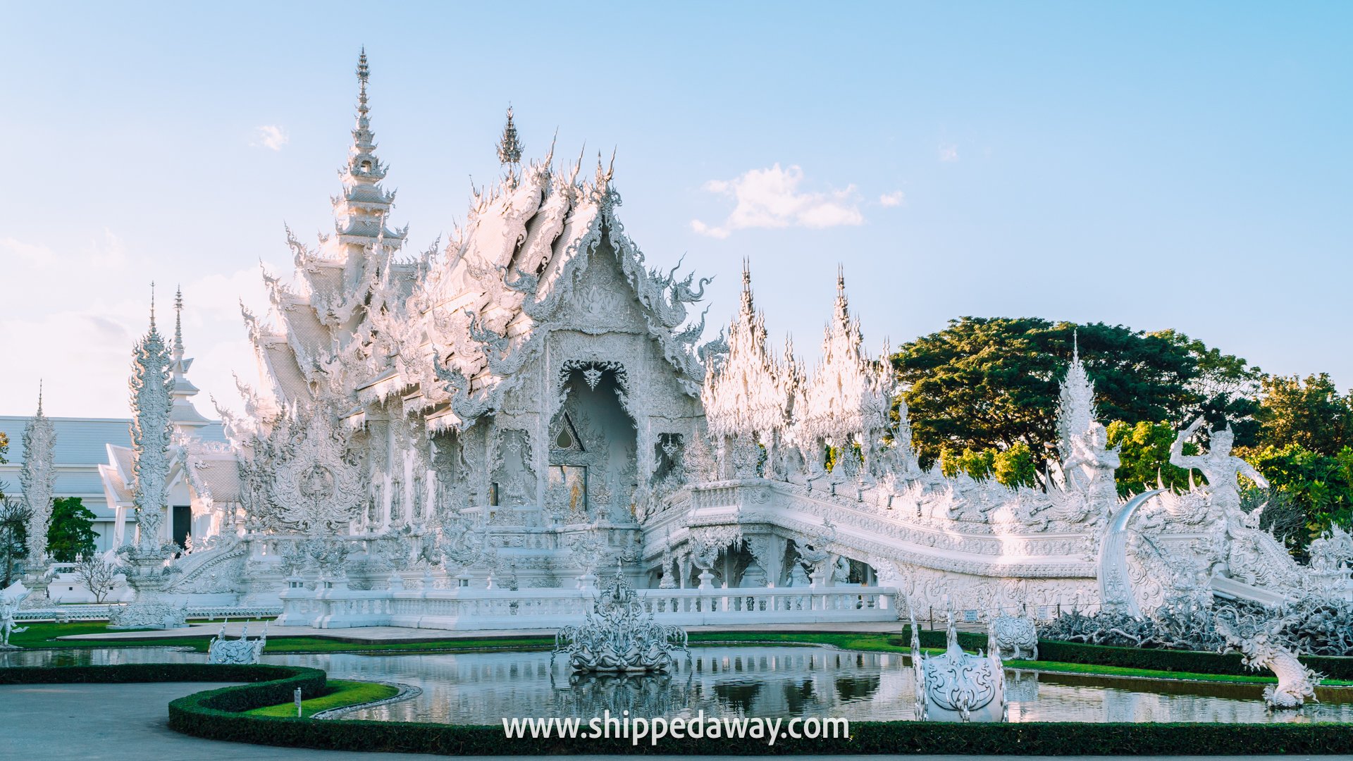 temple etiquette thailand, White Temple in Chiang Rai, Wat Rong Khun in Chiang Rai, all you need to know before visiting Chiang Rai White Temple