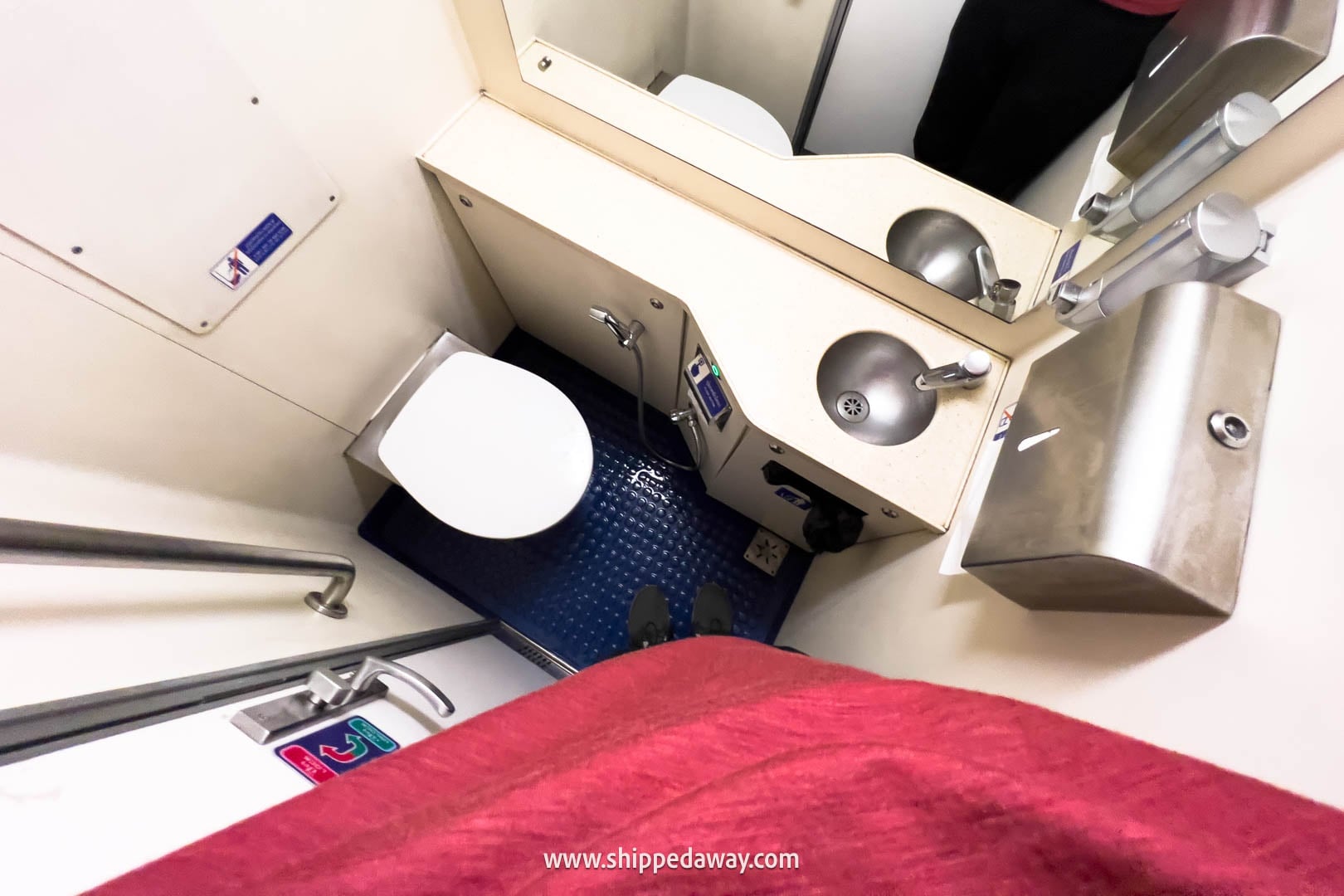 Sleeper train to Chiang Mai from Bangkok - clean toilet