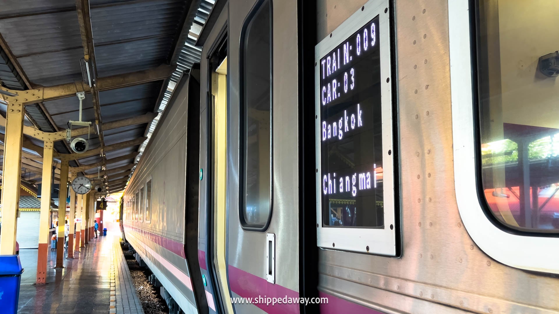 Sleeper train to Chiang Mai from Bangkok - train station