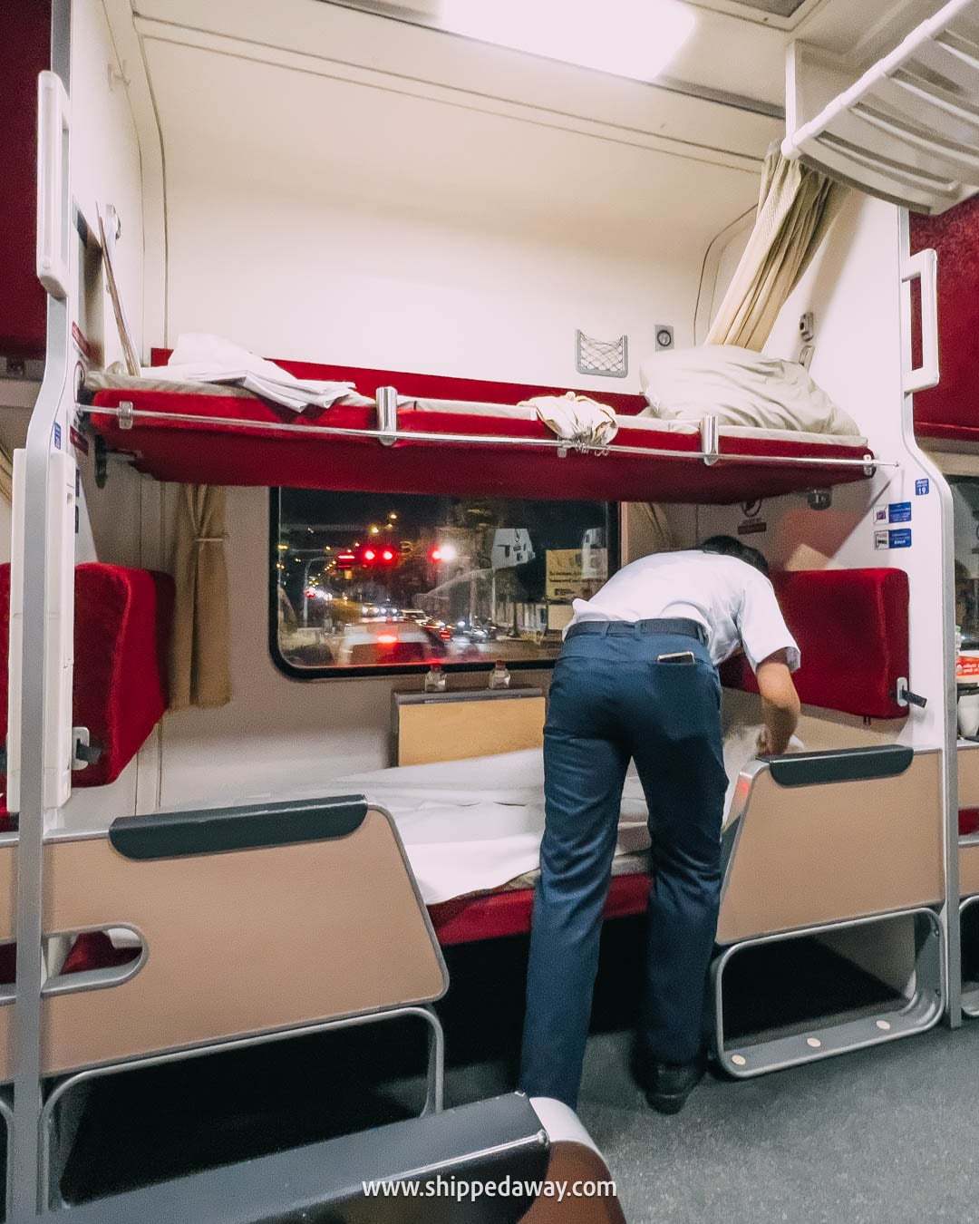 Bangkok to Chiang Mai Sleeper train - converting the seats into a bed