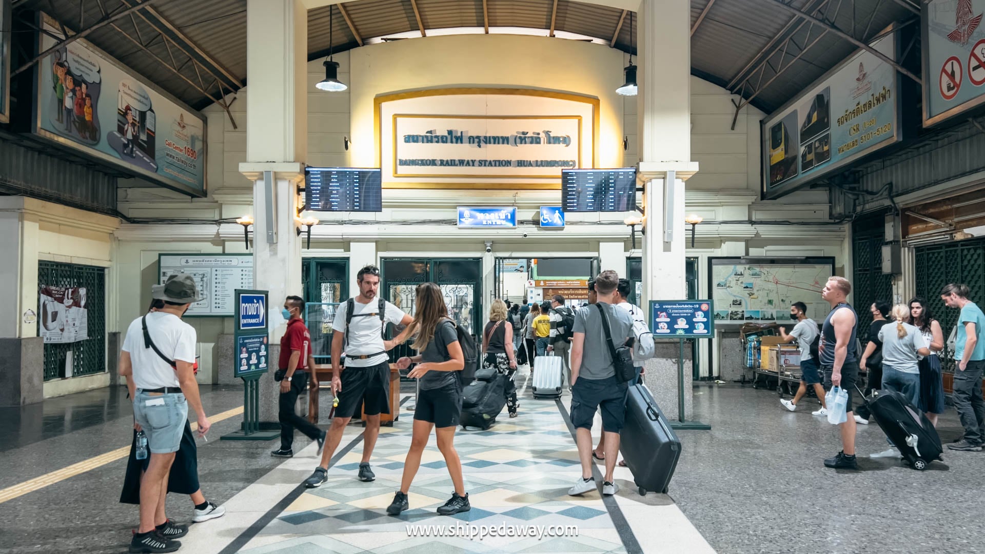Sleeper train to Chiang Mai from Bangkok - train station