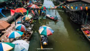 Travel Guide to Best Floating Markets in Bangkok, Thailand - are floating markets in Bangkok worth visiting? which is the best Bangkok floating market