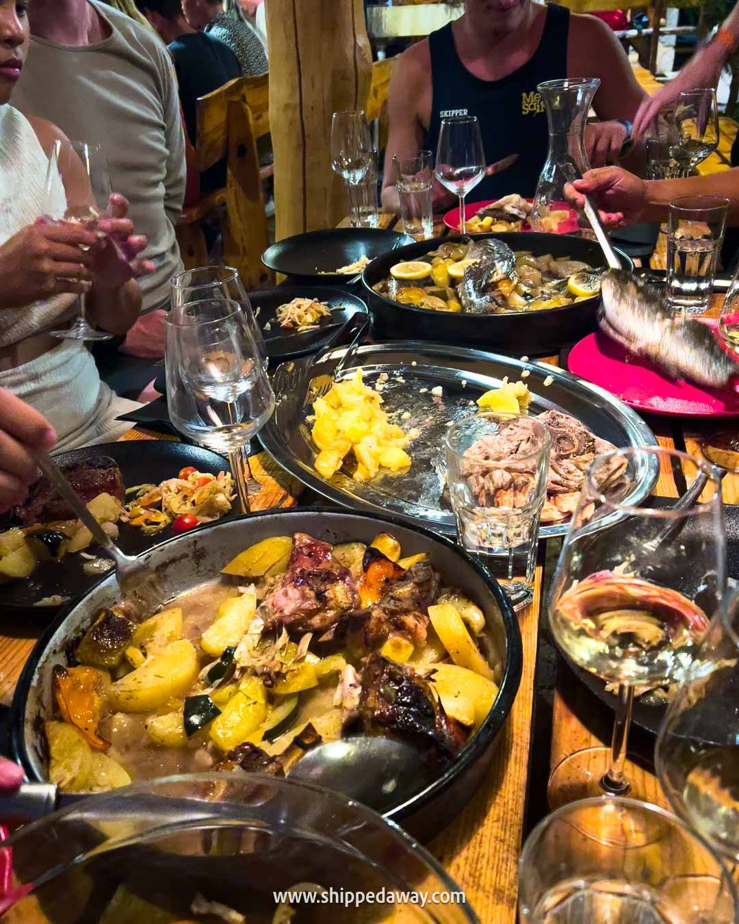 Must-do things in Hvar, Croatia - Wine tasting and dinner in vineyards