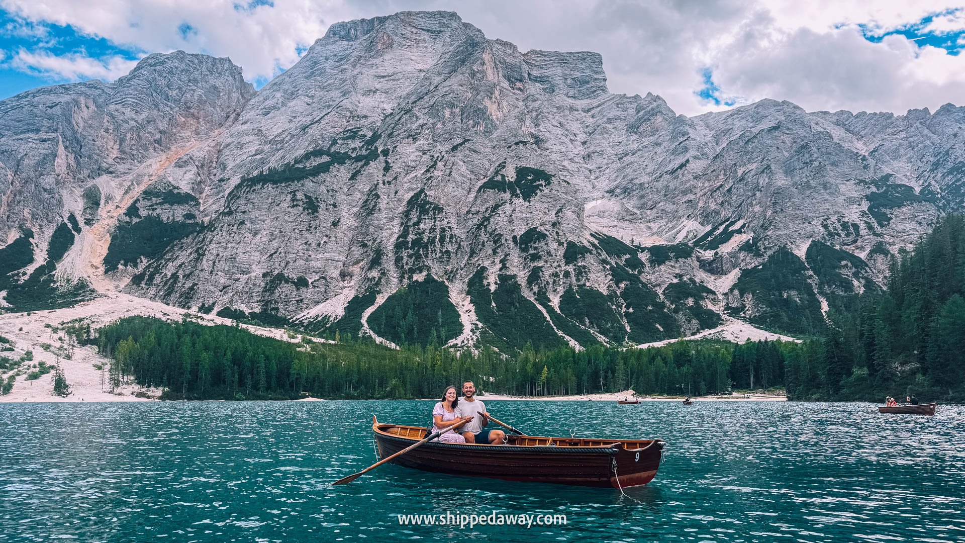 Sim Local Review - review of Sim Local eSIM - is Sim Local a good eSIM provider - Lago di Braies boatride, Dolomites