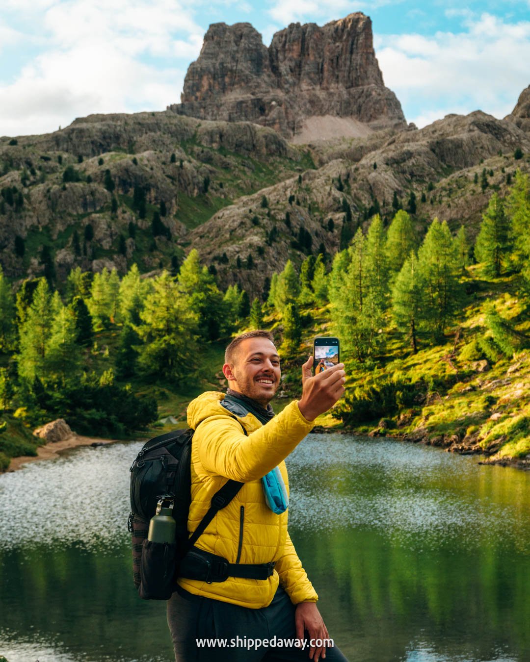 Sim Local Review - review of Sim Local eSIM - is Sim Local a good eSIM provider - sending a selfie while hiking in the Dolomites
