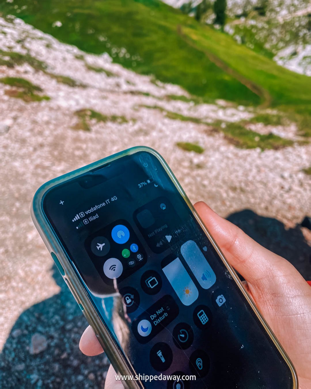 Sim Local Review - review of Sim Local eSIM - is Sim Local a good eSIM provider - full signal on a mountain in the Dolomites