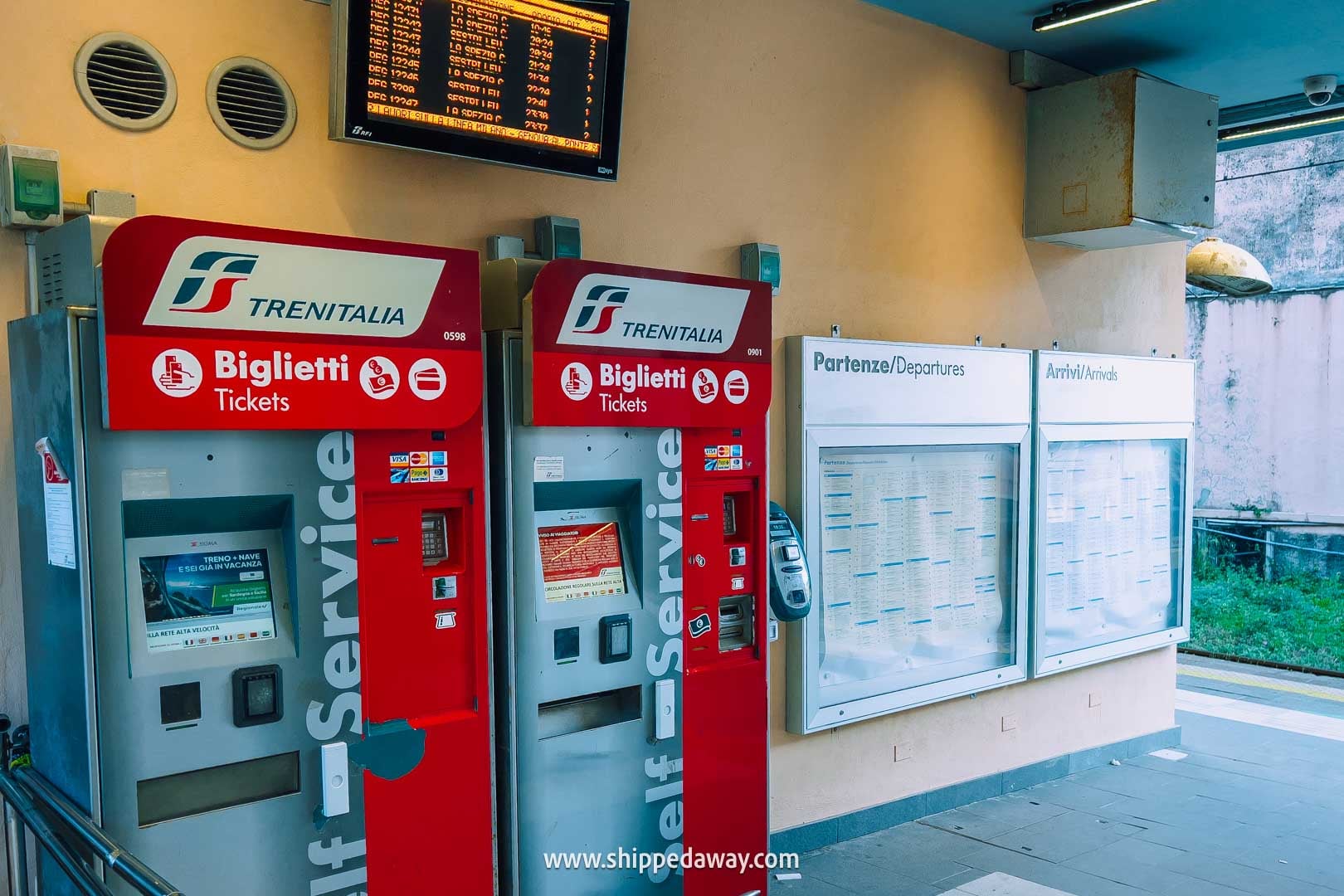 Getting around Cinque Terre by train - ticket machines