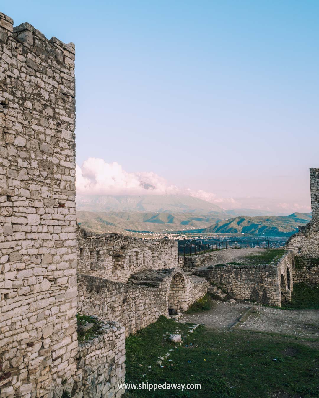 What to see in Berat Castle - how to visit Berat Castle - castle walls, viewpoint