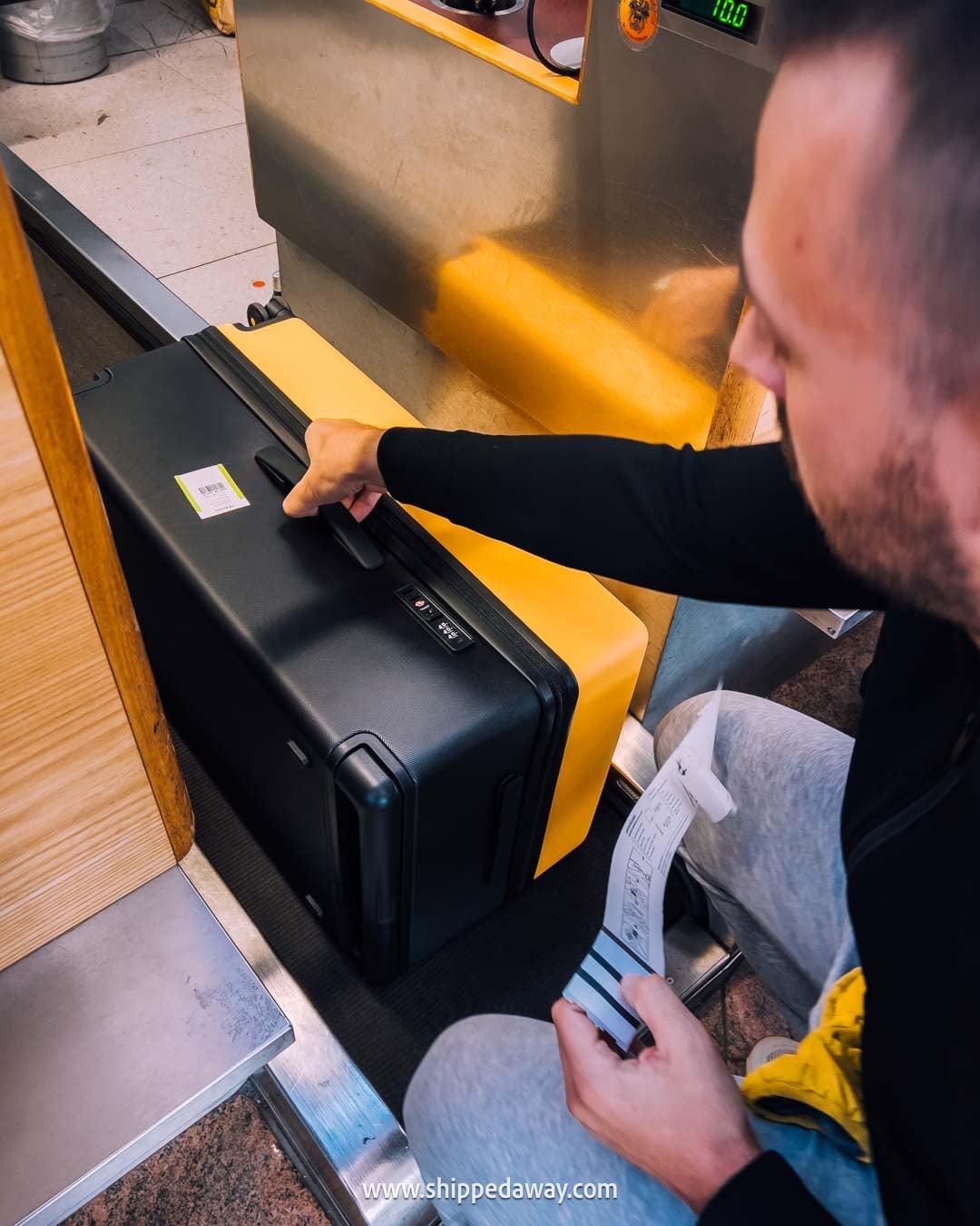 Level8 Luggage Review after a three week trip testing the suitcases - easy to spot