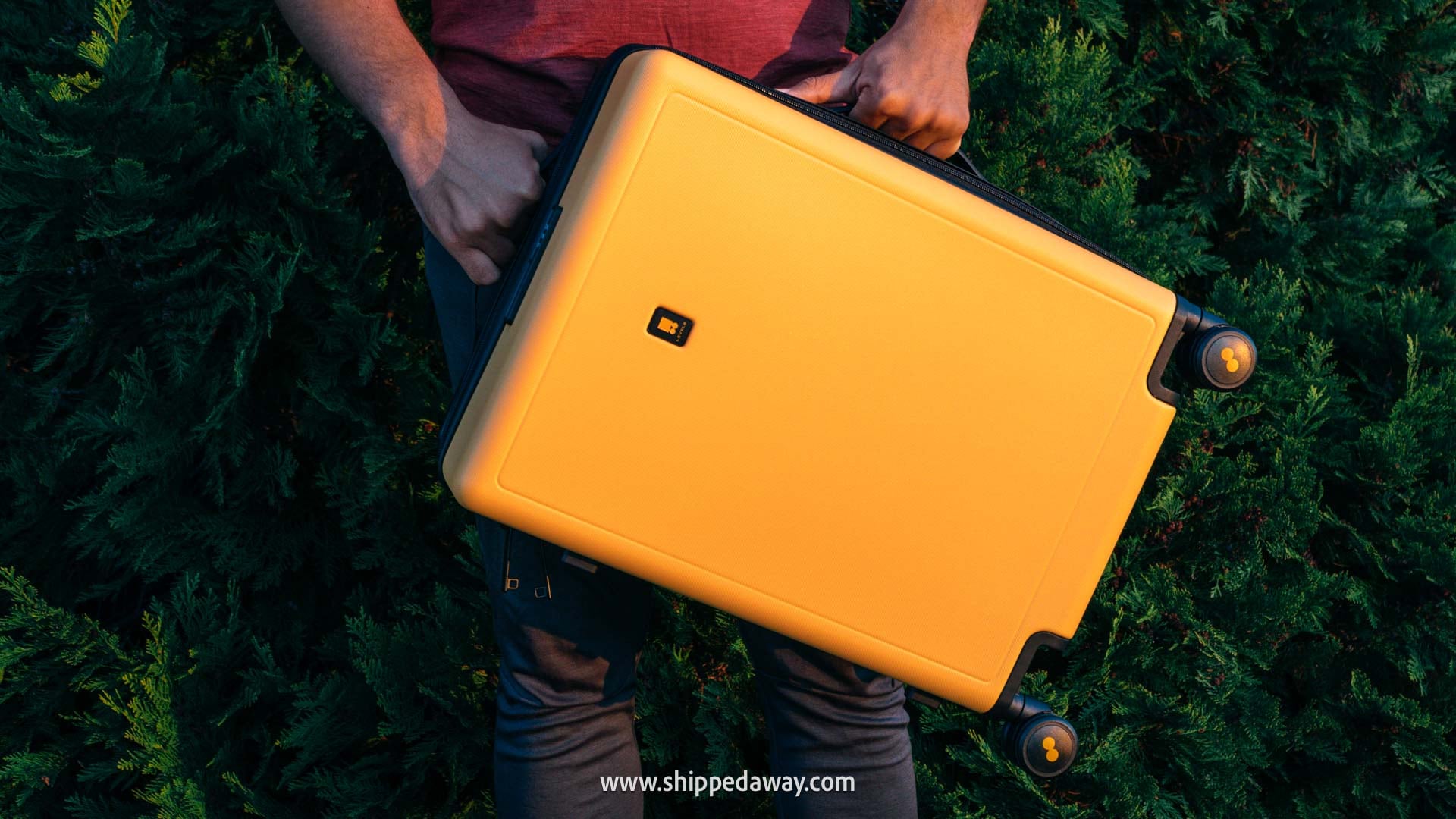 Level8 Luggage Review after a three week trip testing the suitcases - sturdy carrying handles