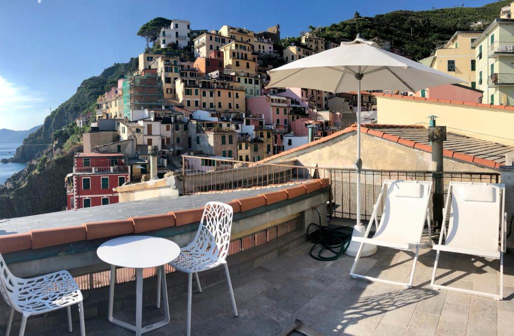 Riomaggiore hotel, best hotels in Riomaggiore Cinque Terre, best hotels with a view in Cinque Terre