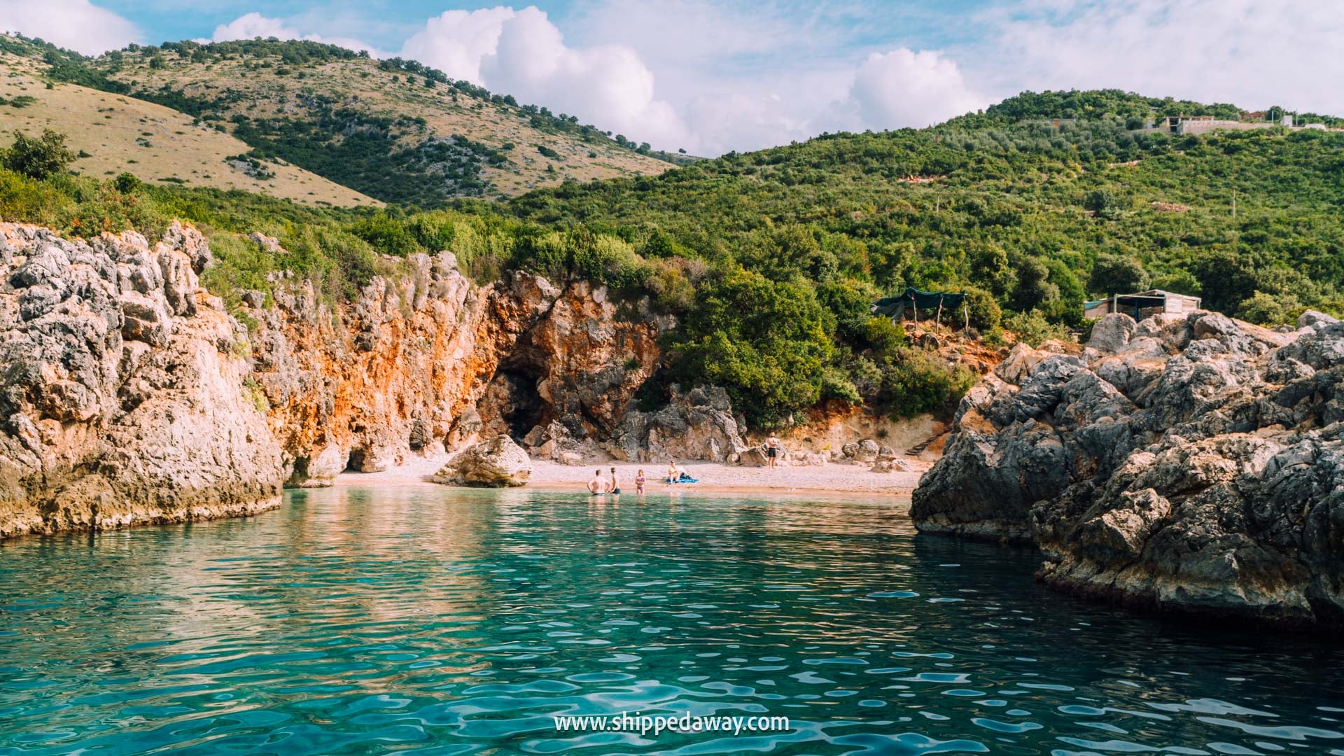 Review of Pirate's Cave boat tour in Himare - what the boat tour to Pirate's Cave in Himare looks like - view of Aquarium Beach