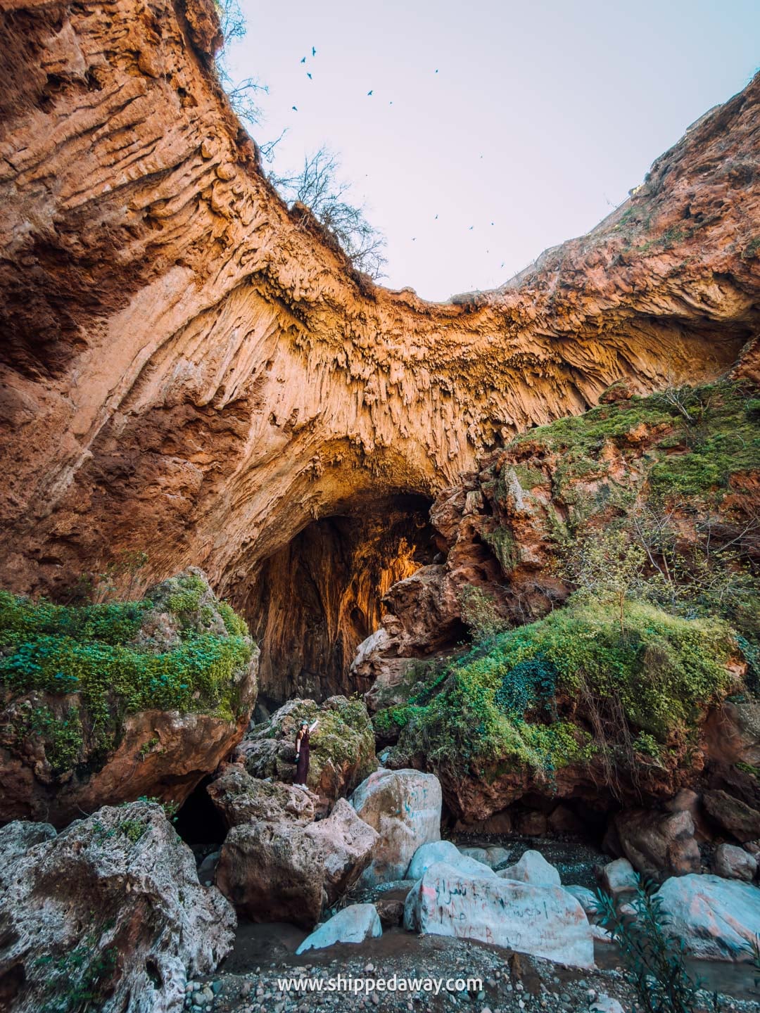 Our tips for visiting Iminifri Natural Bridge in Morocco - river area just before the bridge