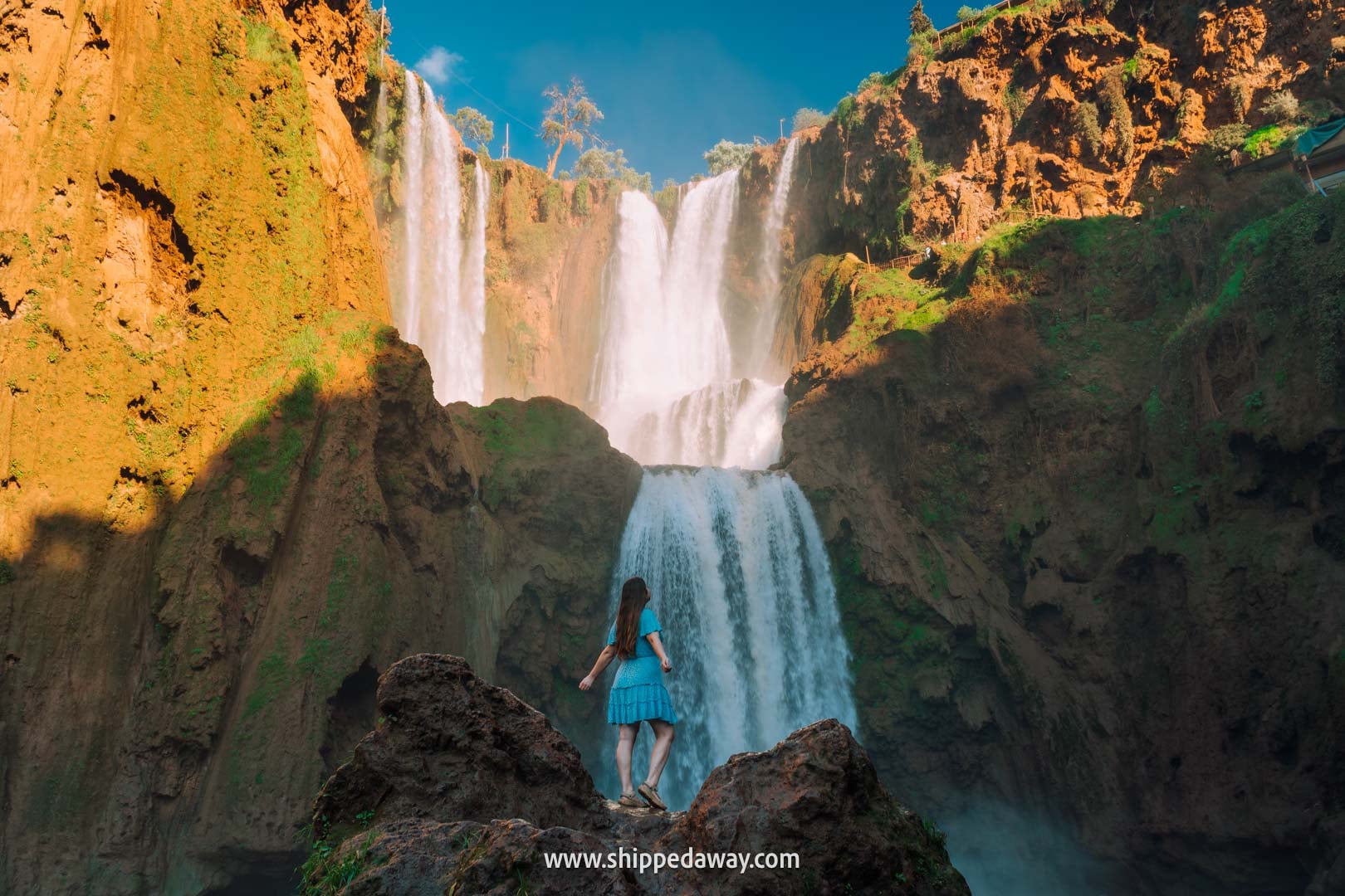 Guide to Ouzoud Waterfalls with tips from our two-night visit - photospot at the rocks under the waterfalls