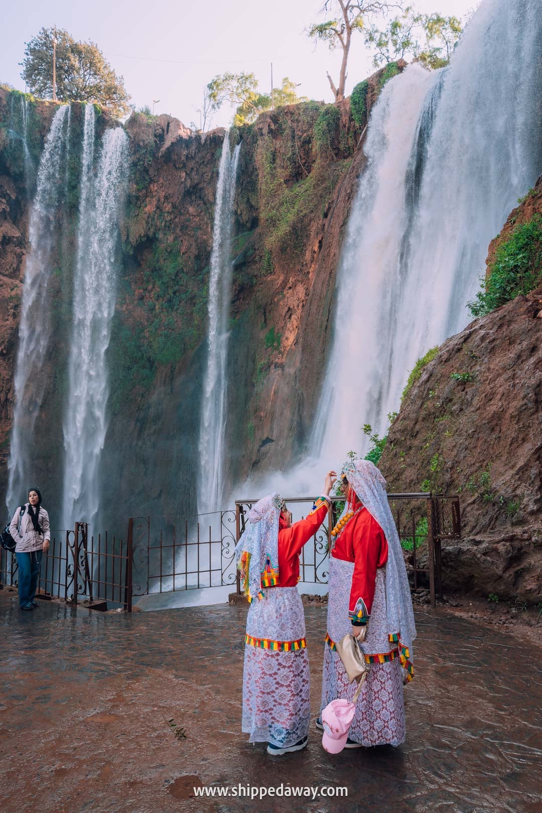 Guide to Ouzoud Waterfalls with tips from our two-night visit - high viewpoint photospot