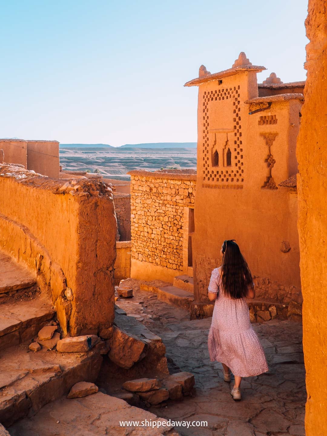 Ait Benhaddou Travel Guide - How to visit Ait Benhaddou - famous street in the ksar for sunrise