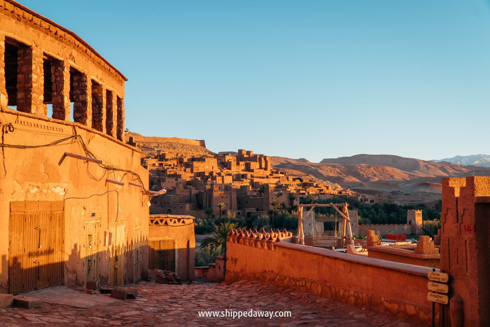 Ait Benhaddou Travel Guide - How to visit Ait Benhaddou - sunrise at the picturesque street leading to the Ksar