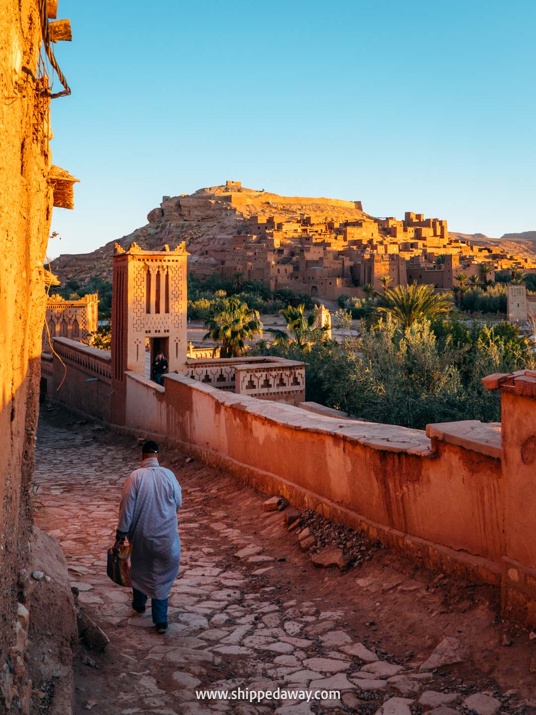 Ait Benhaddou Travel Guide - How to visit Ait Benhaddou - picturesque street leading to the Ksar