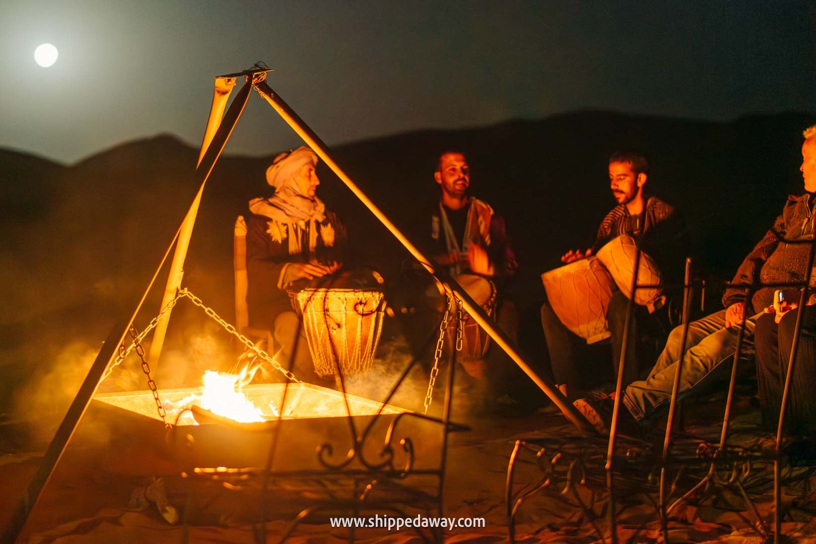 Our experience in a desert camp in Merzouga, Morocco - campfire, singing, drumming
