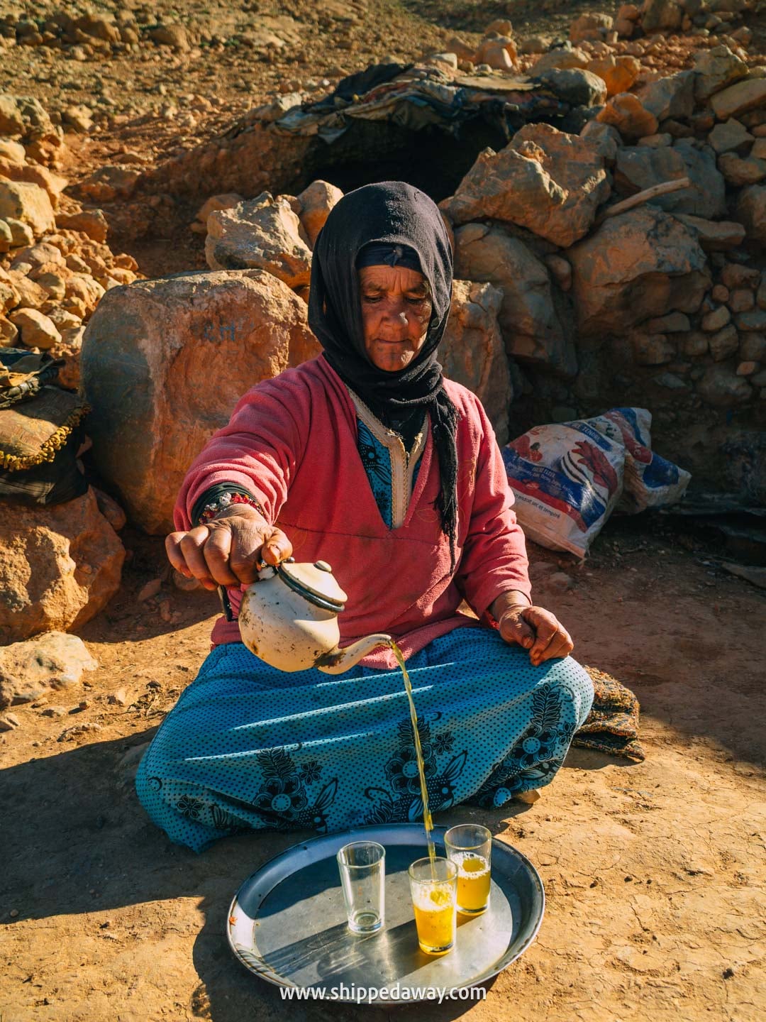 how to visit Todra Gorge and what to see there - drinking tea in a nomad camp on the Todra Gorge loop