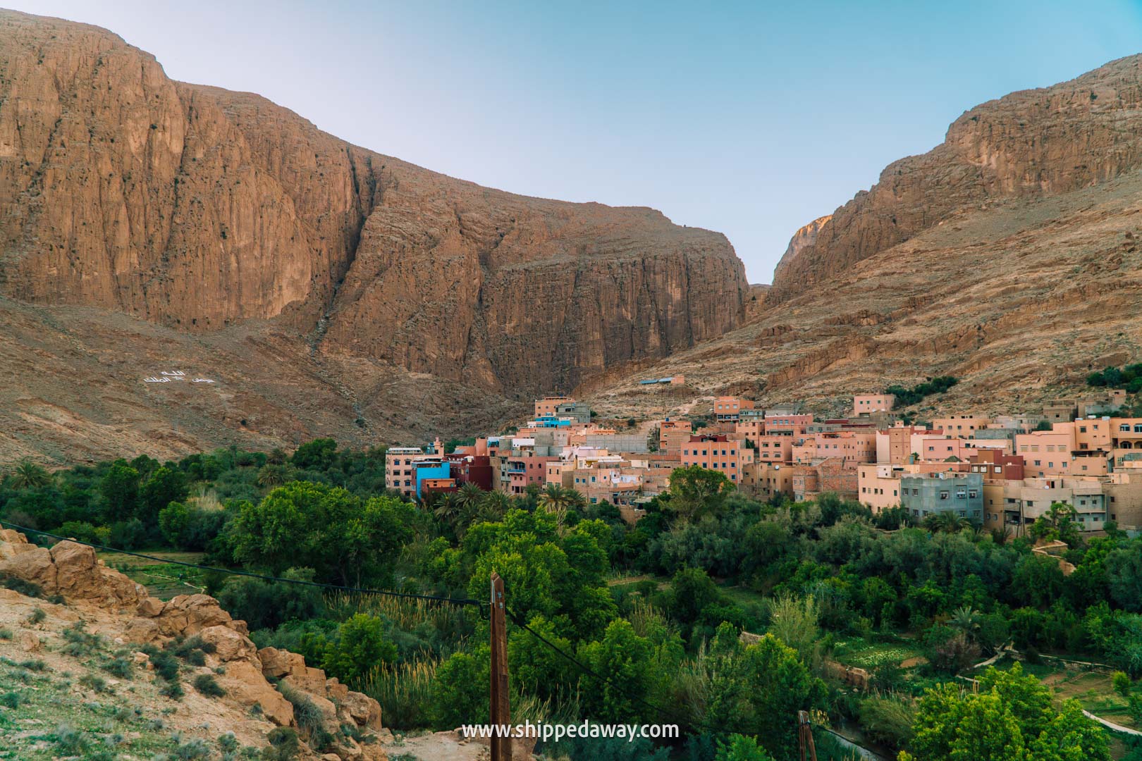 how to visit Todra Gorge and what to see there - lush gardens in the valley - oasis