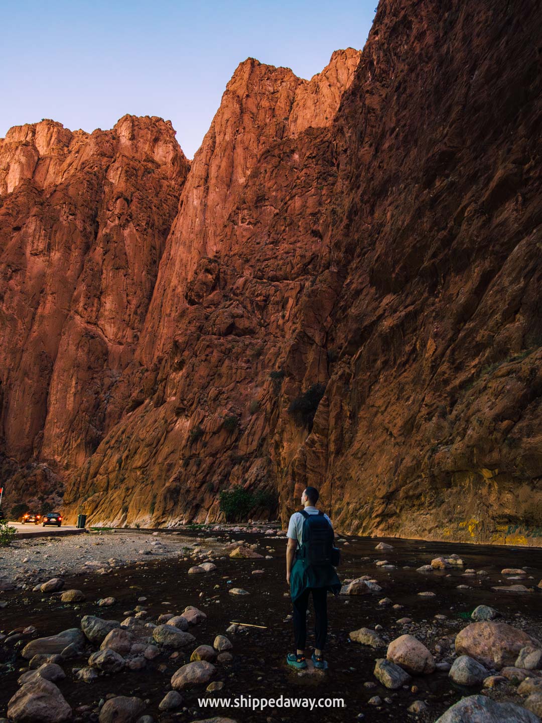 how to visit Todra Gorge and what to see there - inside the gorge