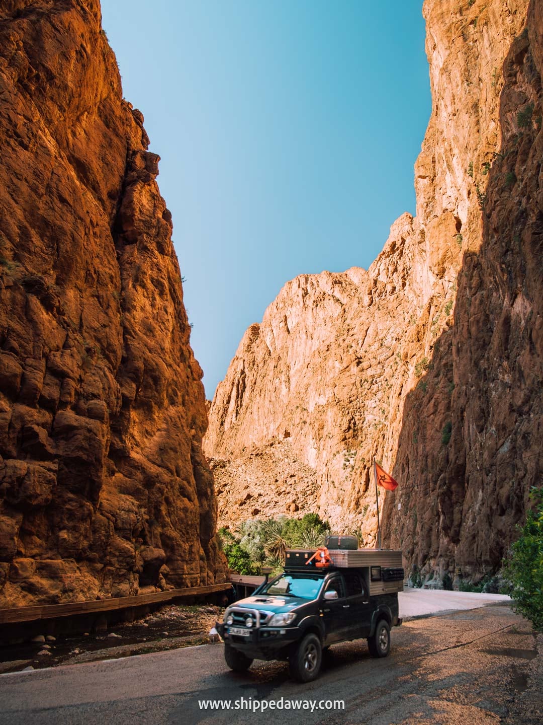 how to visit Todra Gorge and what to see there - inside the gorge