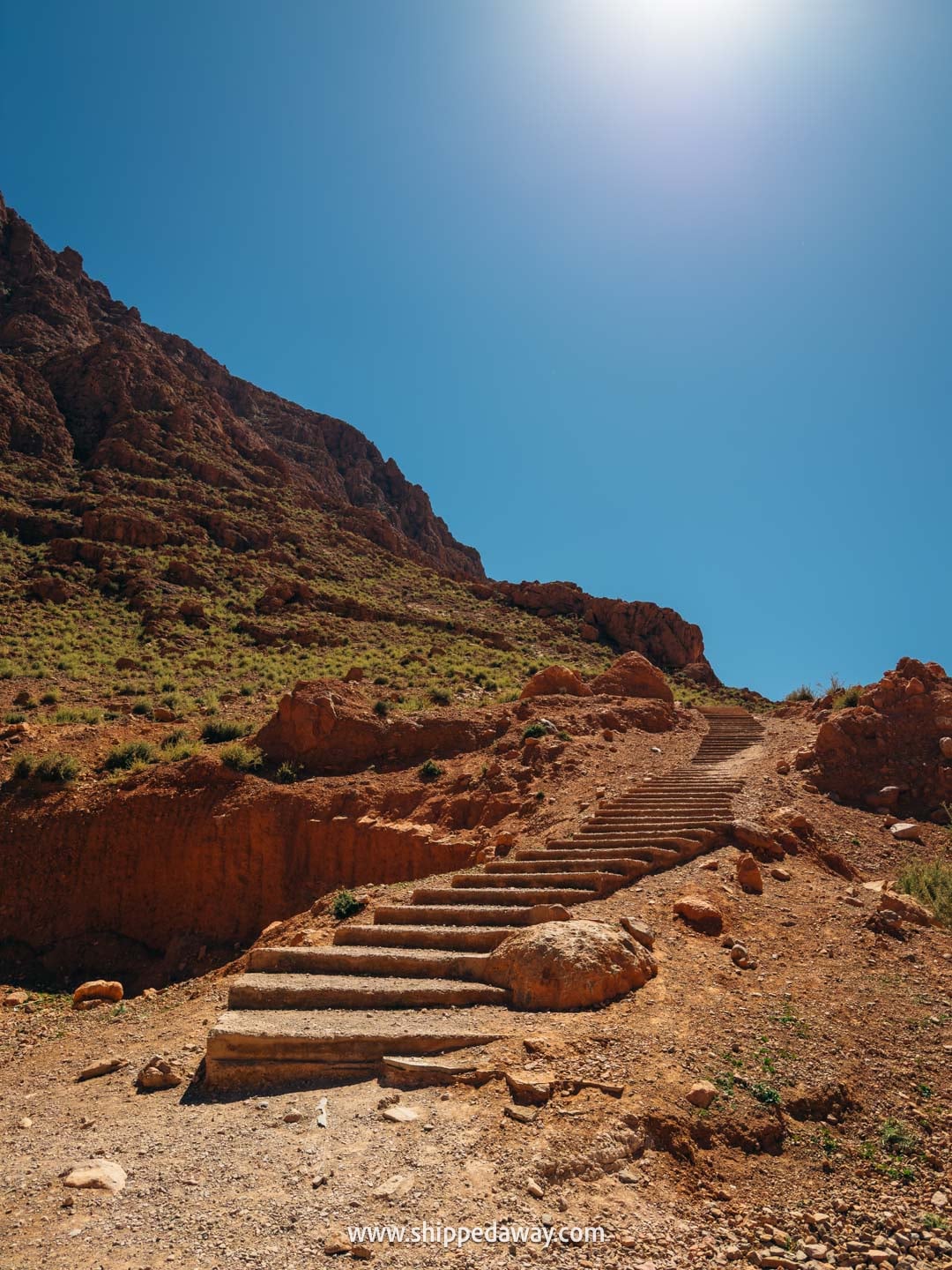 how to visit Todra Gorge and what to see there - hiking the Todra Gorge loop
