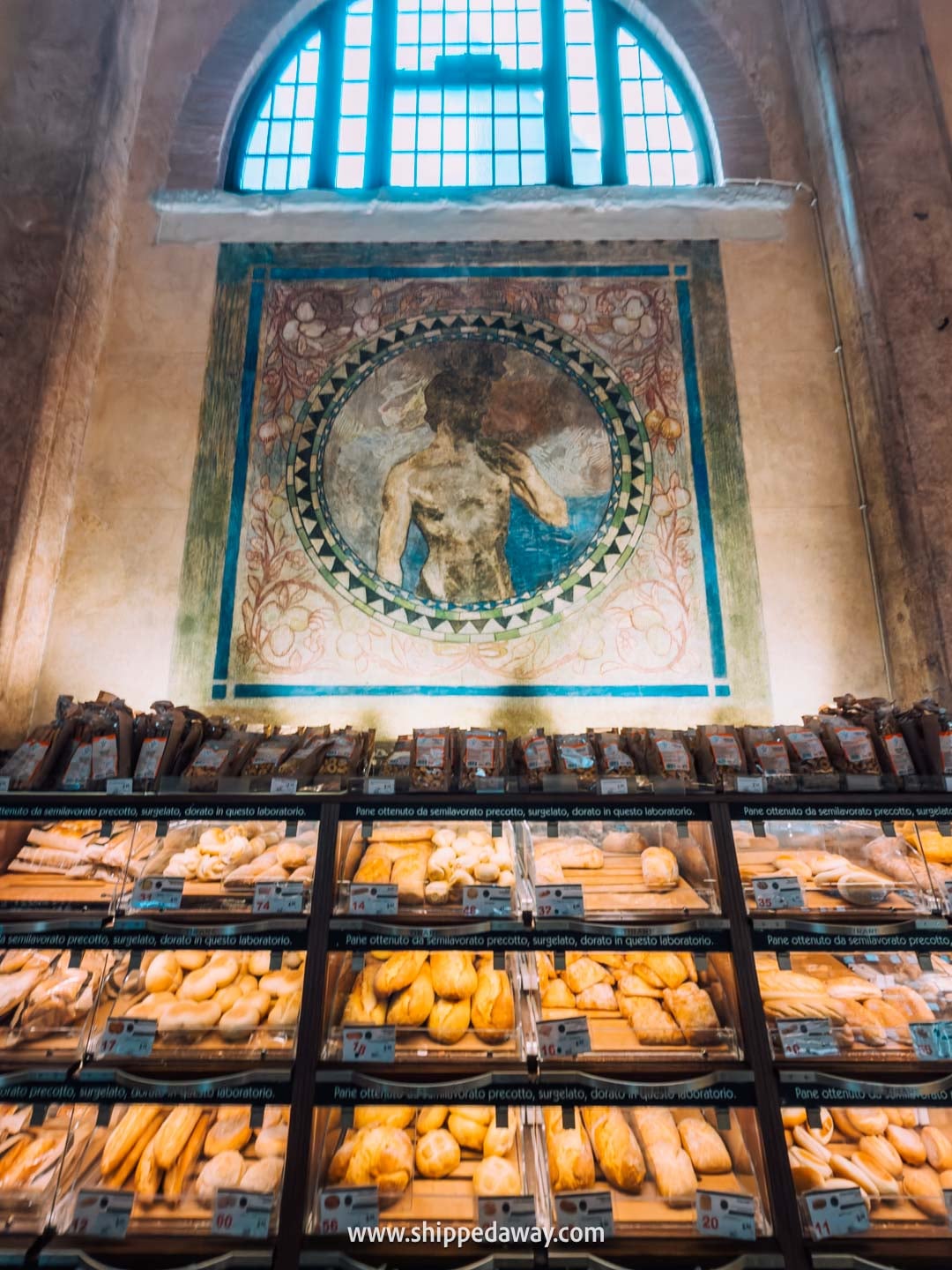 things to do in Venice - tips from our Venice trip - Despar Teatro in Cannaregio sestiere