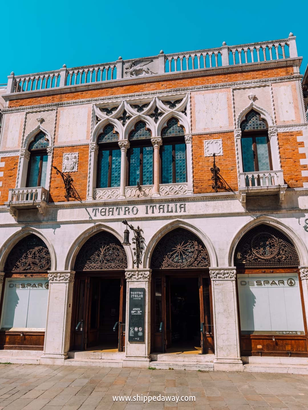 things to do in Venice - tips from our Venice trip - Despar Teatro in Cannaregio sestiere