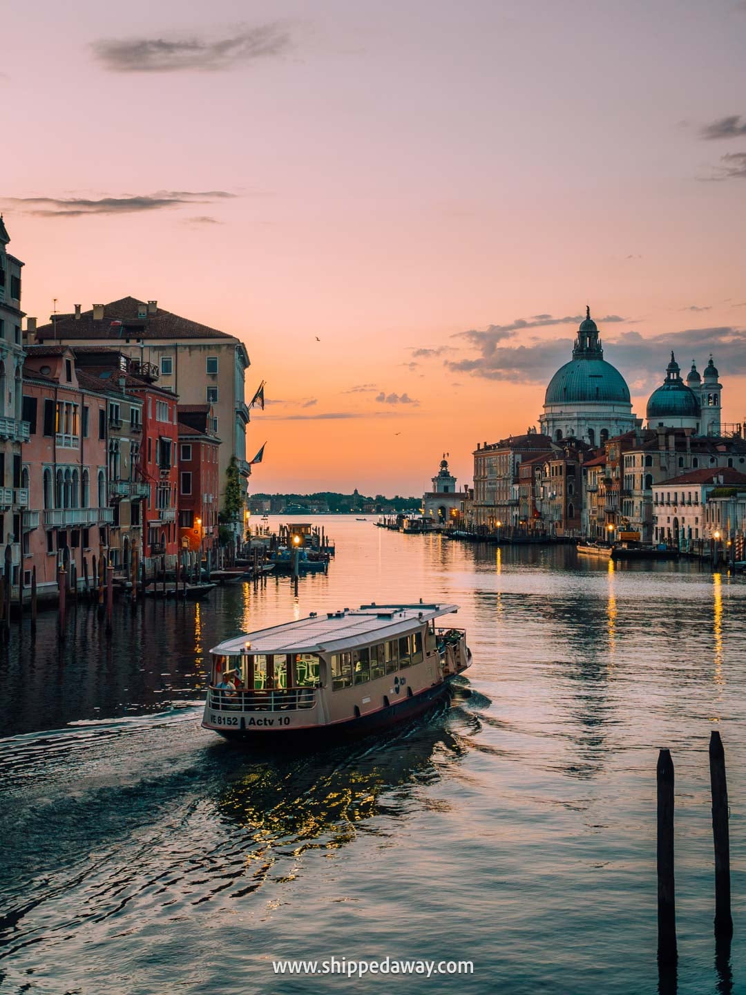 things to do in Venice - tips from our Venice trip - Grand Canal at sunrise - photo from Ponte dell'Accademia