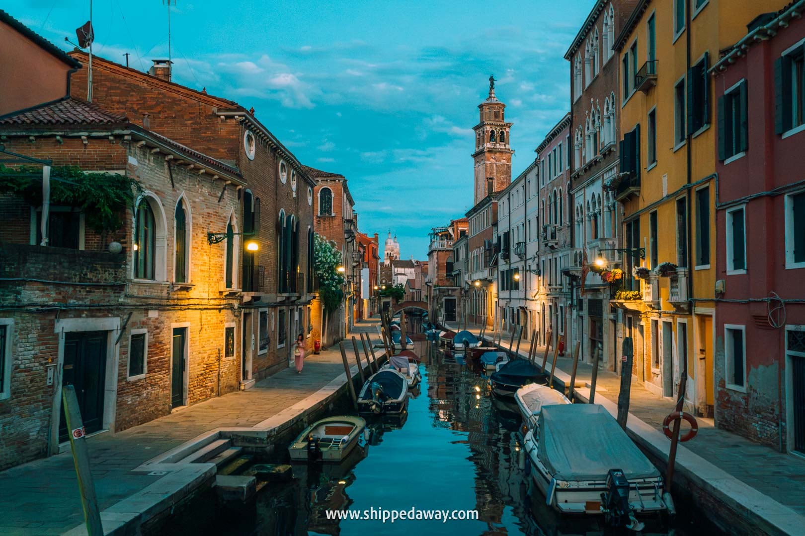 things to do in Venice - tips from our Venice trip - Dorsoduro Canals at sunrise - Ponte dei Pugni