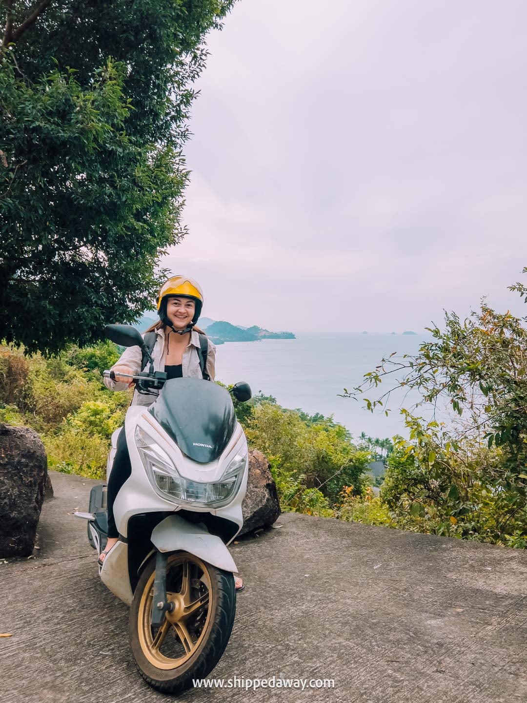 Which Trat Island Is Best? Going around Koh Chang by scooter