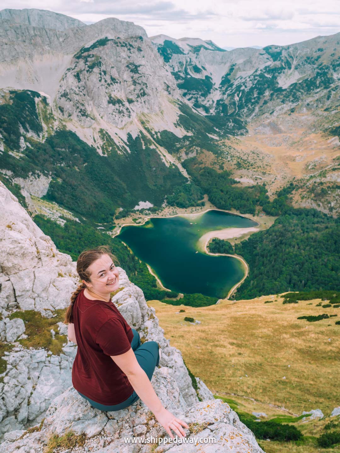 Two weeks in Bosnia and Herzegovina - 2-week Bosnia and Herzegovina itinerary - hiking in Sutjeska National Park - view of Trnovačko lake